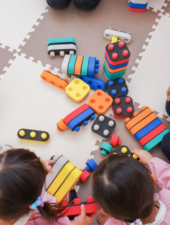 Crianças brincando. Dinâmicas de volta às aulas.