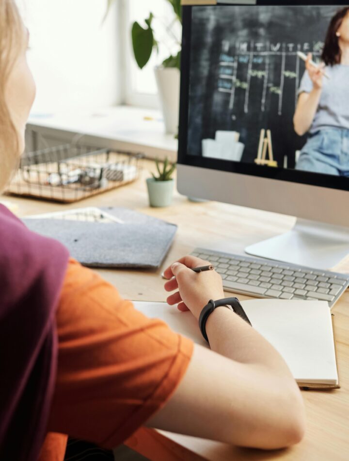 como é a faculdade a distância
